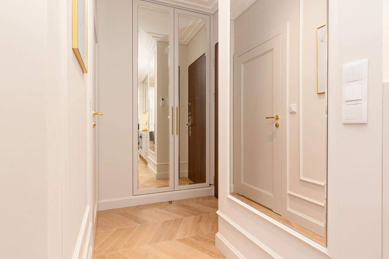 Mennica Residence Central Apartment By Renters Prestige Warschau Buitenkant foto
