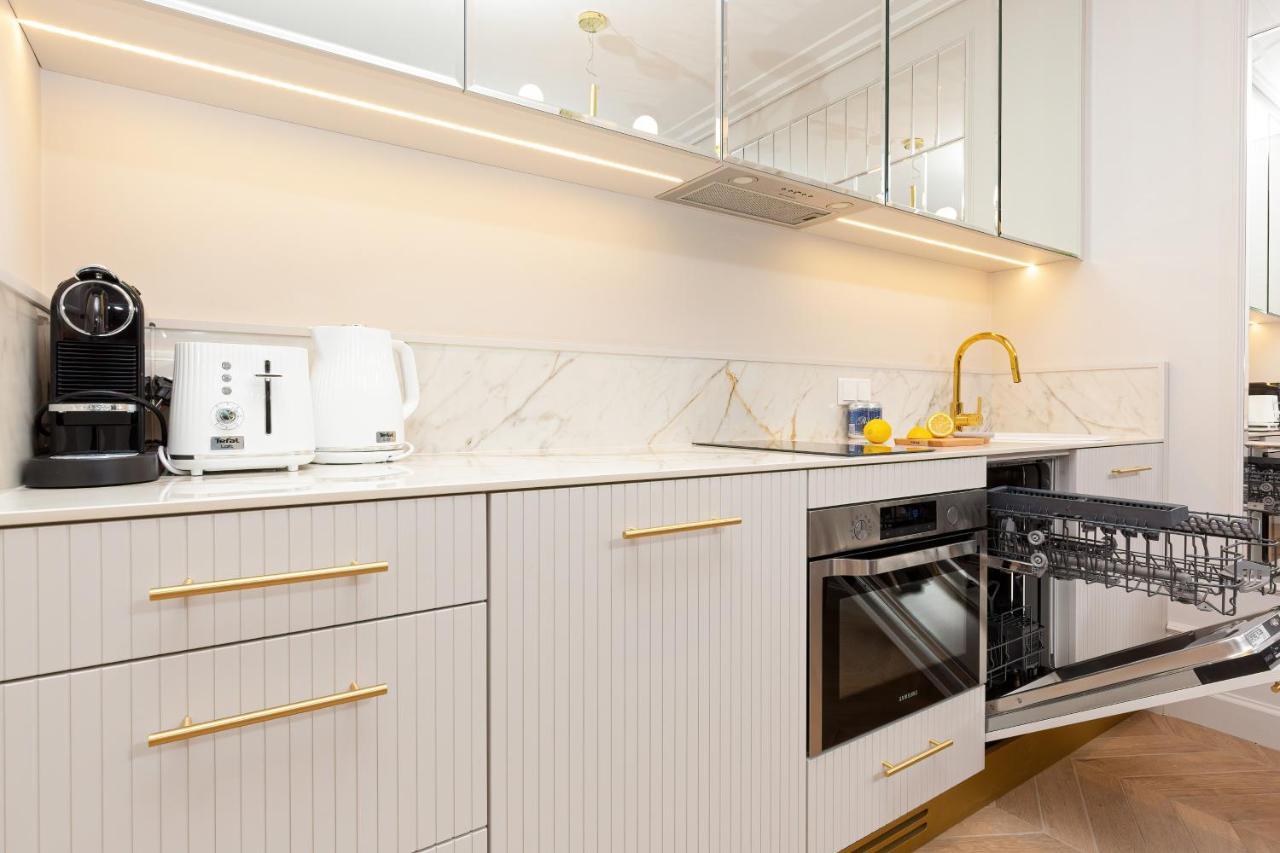 Mennica Residence Central Apartment By Renters Prestige Warschau Buitenkant foto