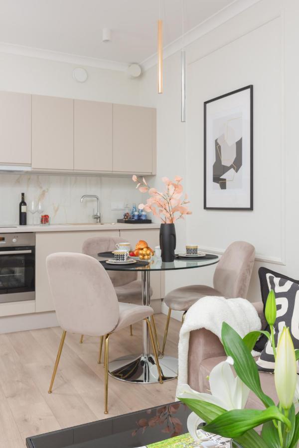 Mennica Residence Central Apartment By Renters Prestige Warschau Buitenkant foto
