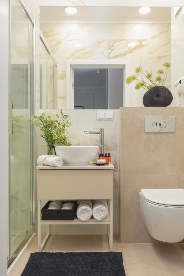 Mennica Residence Central Apartment By Renters Prestige Warschau Buitenkant foto