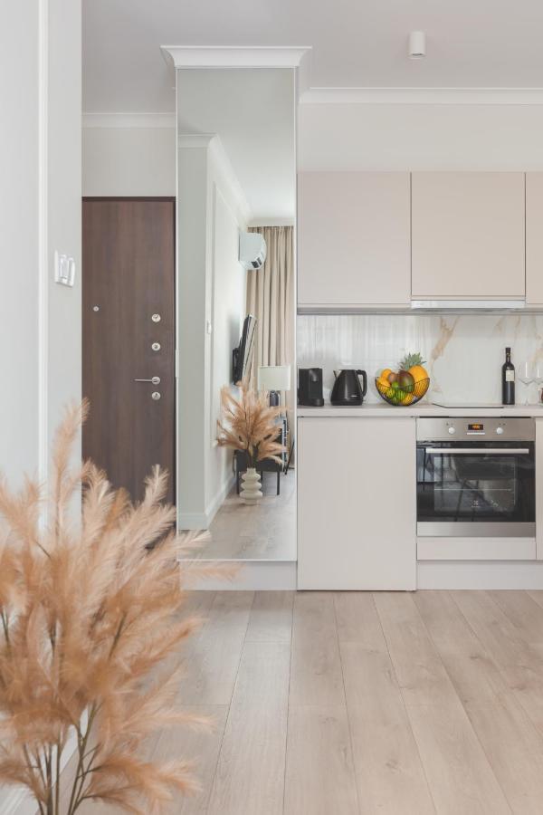 Mennica Residence Central Apartment By Renters Prestige Warschau Buitenkant foto