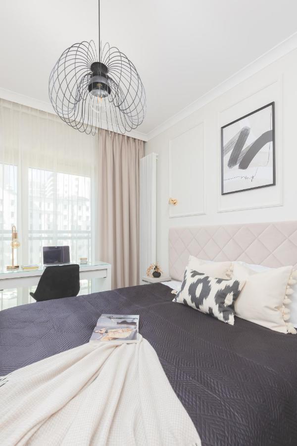 Mennica Residence Central Apartment By Renters Prestige Warschau Buitenkant foto